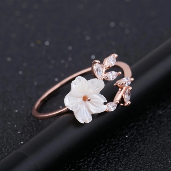 💎NEW💎 GOLD PLATED CHERRY BLOSSOM RING - Picture 6 of 12